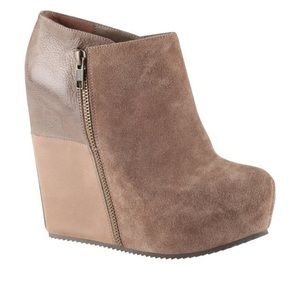 *NWT* ALDO Daby wedged boots